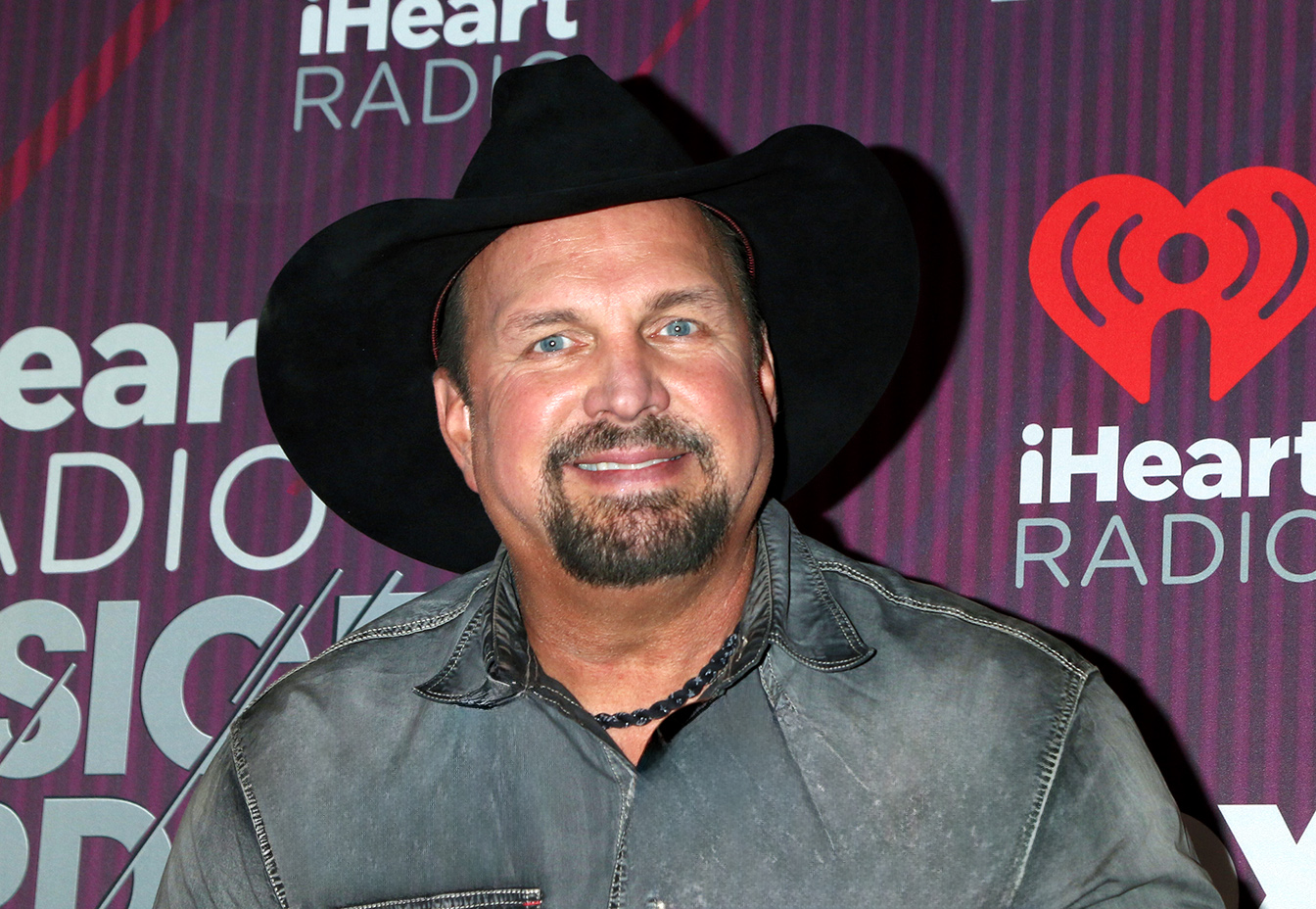 Current Garth Brooks Net Worth 2024: How Rich is this Country Music Legend? – New Trader U